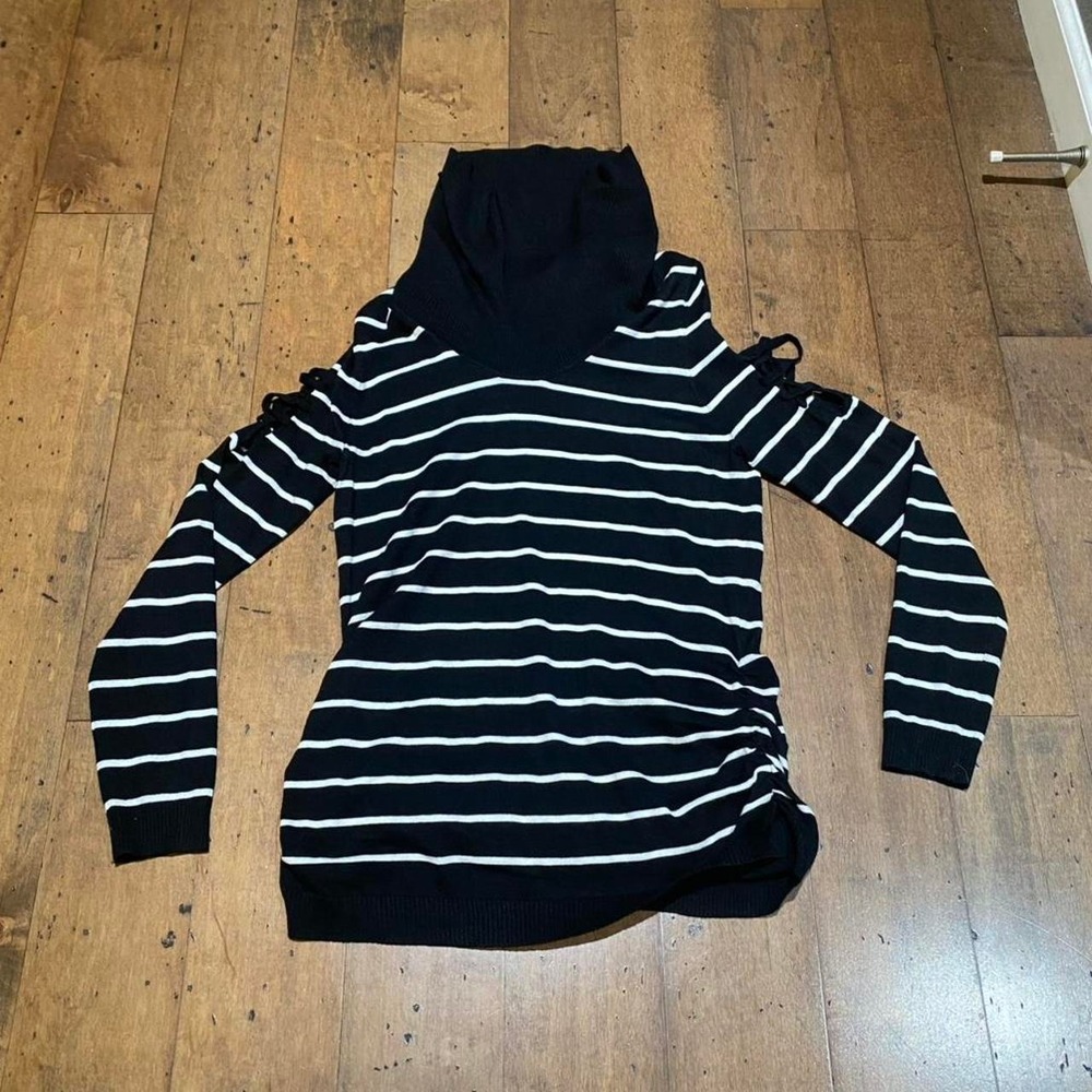 Hooked Up white and black striped long sleeve dress with tie up detail. Size:‎ L